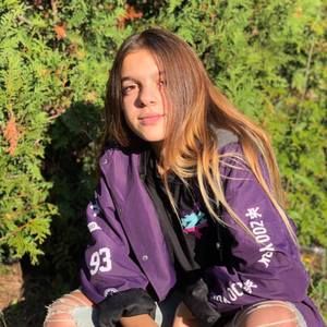 Meet your Posher, Laury